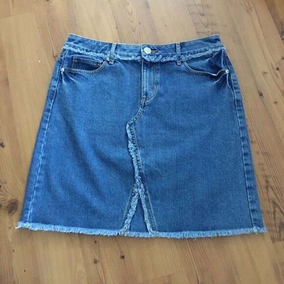 LOFT Dresses & Skirts - LOFT 5 Pocket Raw Hem Denim Skirt Size 2